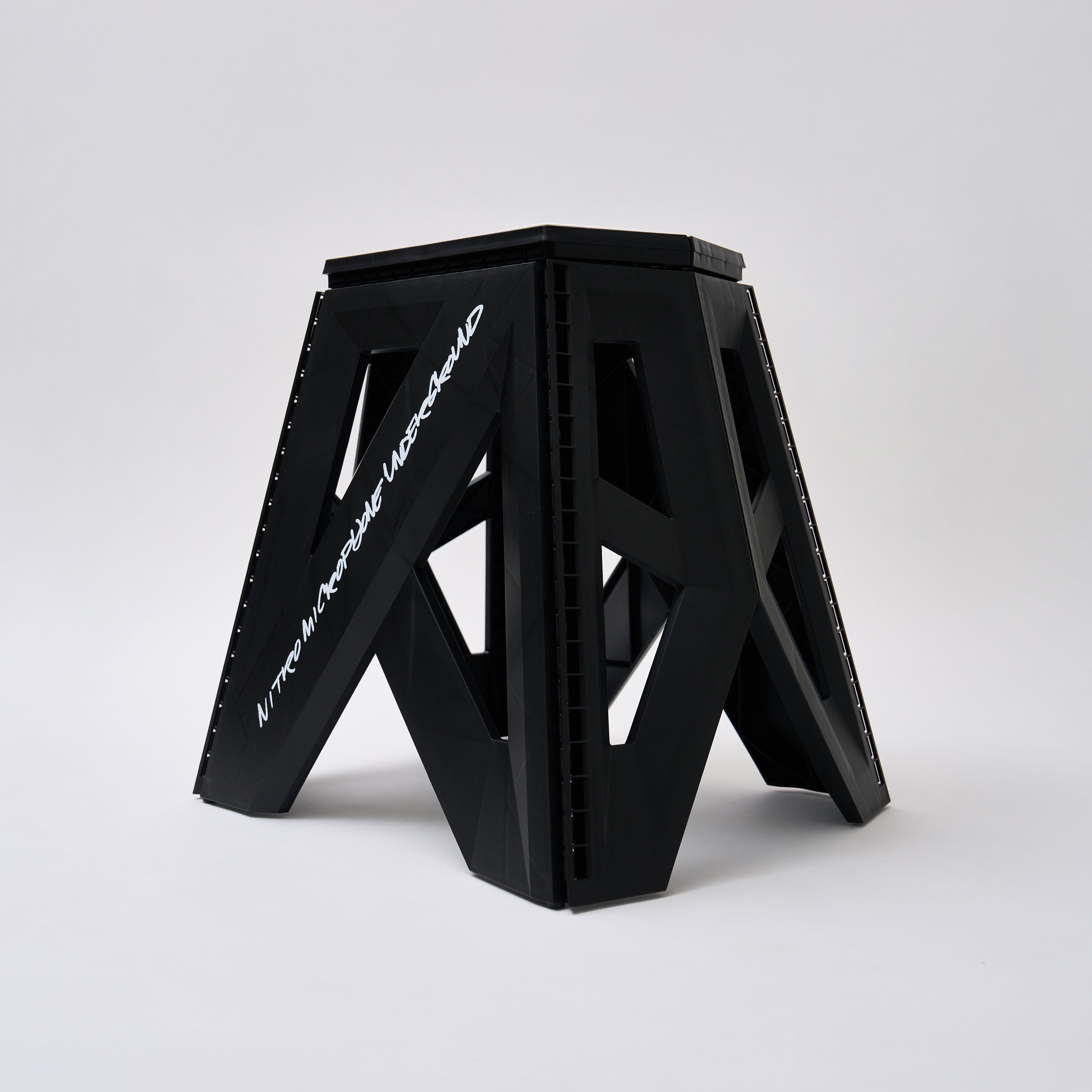 NMU FOLDABLE CHAIR 39cm