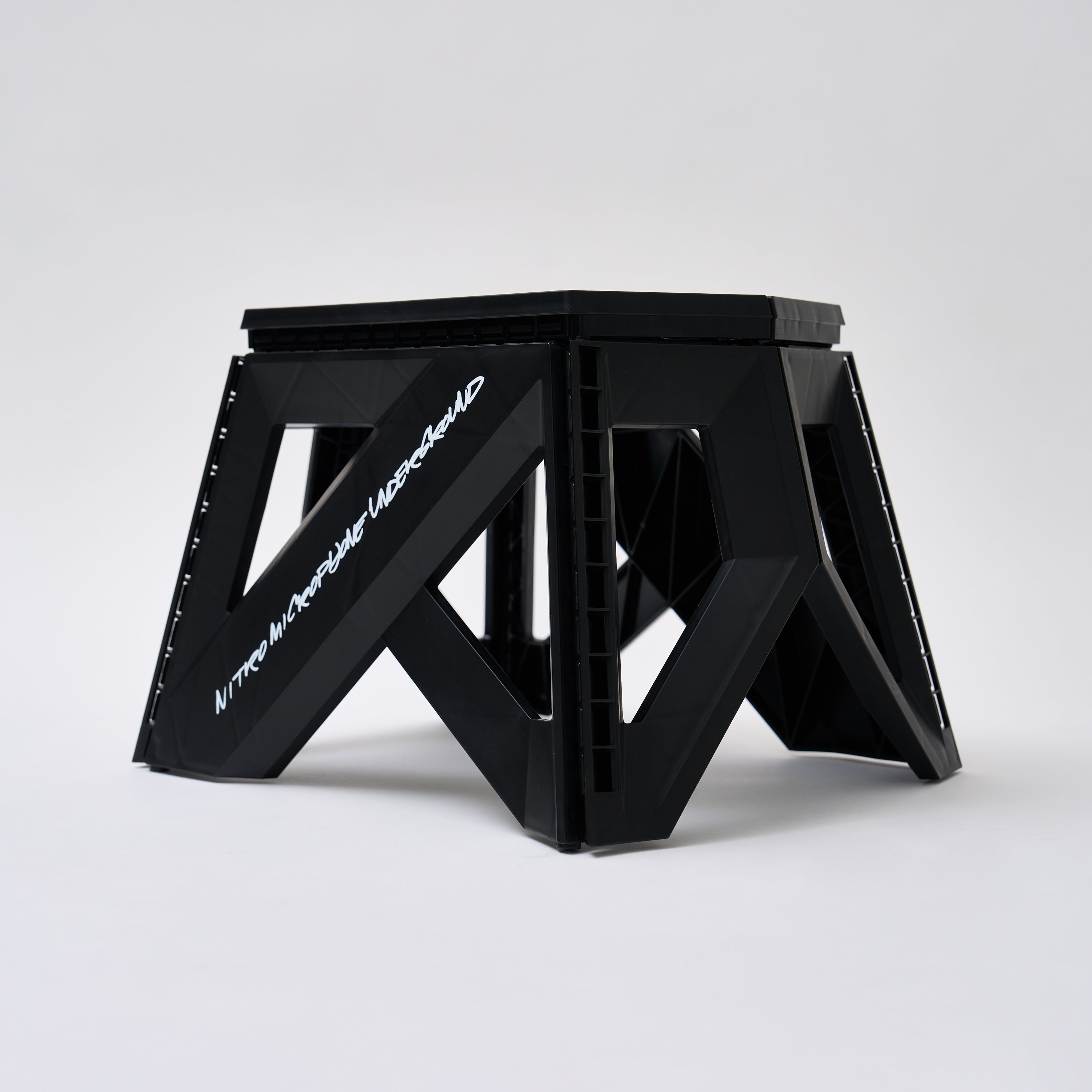 NMU FOLDABLE CHAIR 23cm
