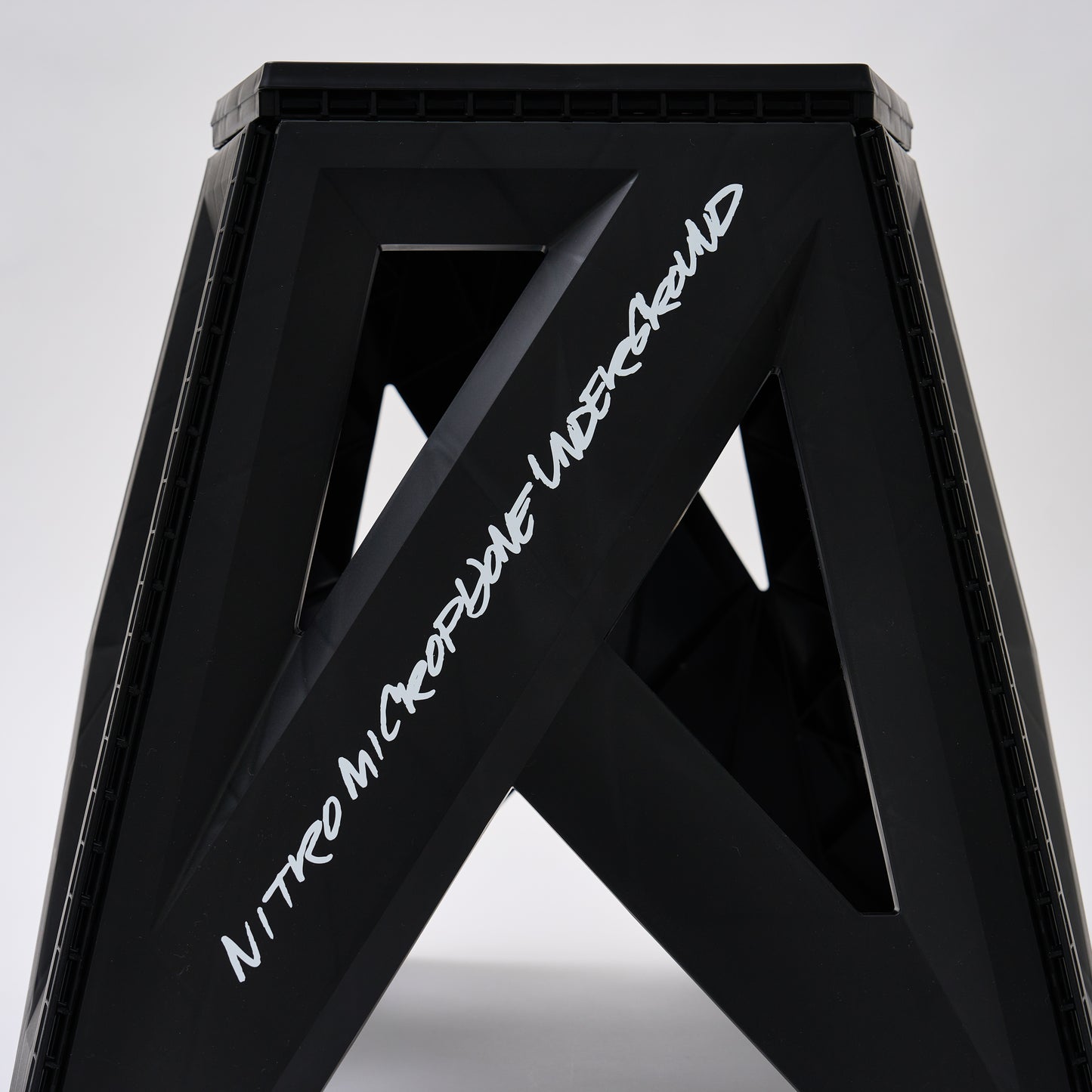 NMU FOLDABLE CHAIR 39cm
