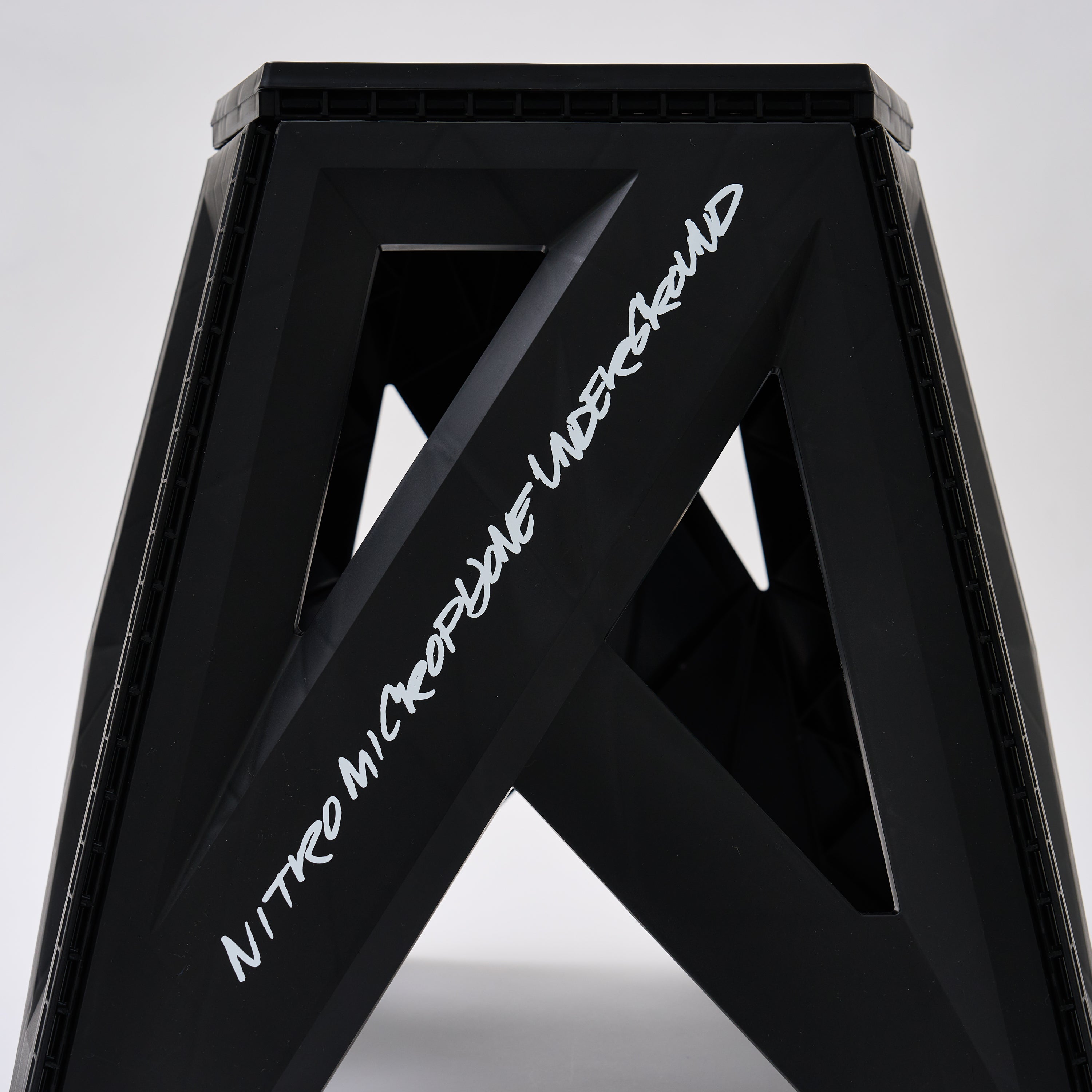 NMU FOLDABLE CHAIR 39cm