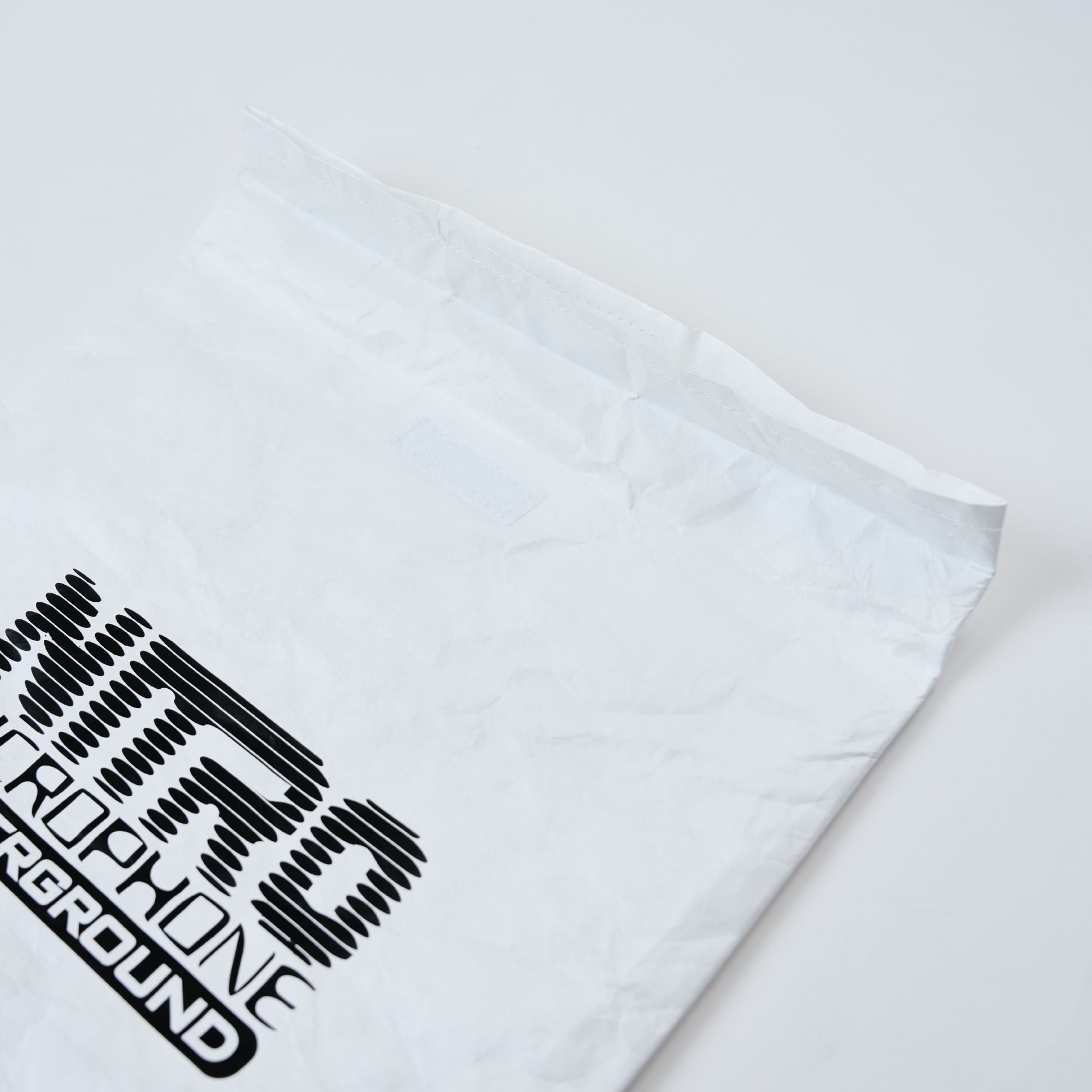 NMU TYVEK CLUTCH BAG / WHITE