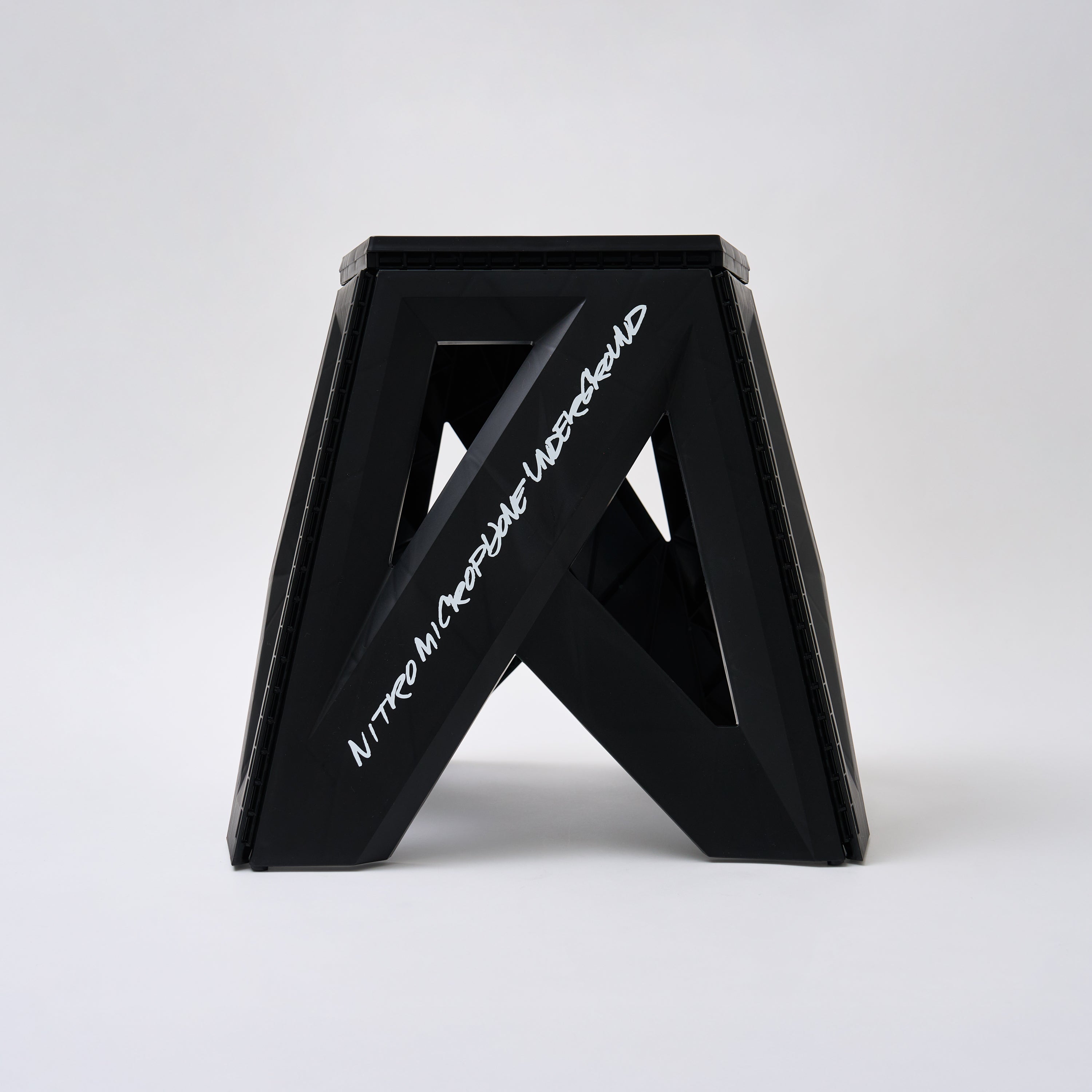 NMU FOLDABLE CHAIR 39cm