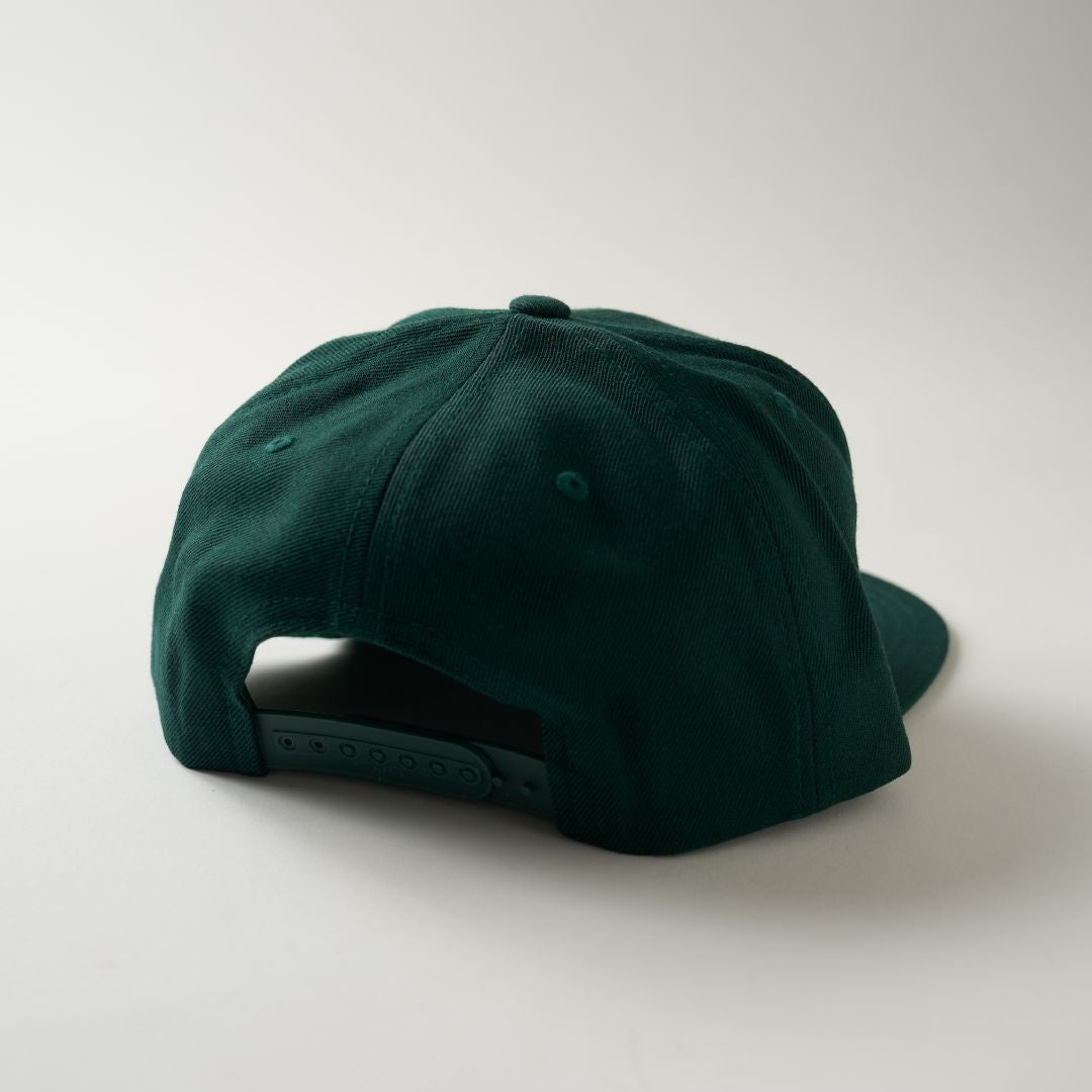 NMU LOGO FLAT VISOR SNAPBACK CAP（COLOR） / SPRUCE
