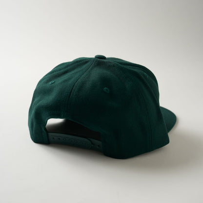 NMU LOGO FLAT VISOR SNAPBACK CAP（COLOR） / SPRUCE