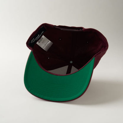 NMU LOGO FLAT VISOR SNAPBACK CAP（COLOR） / MAROON